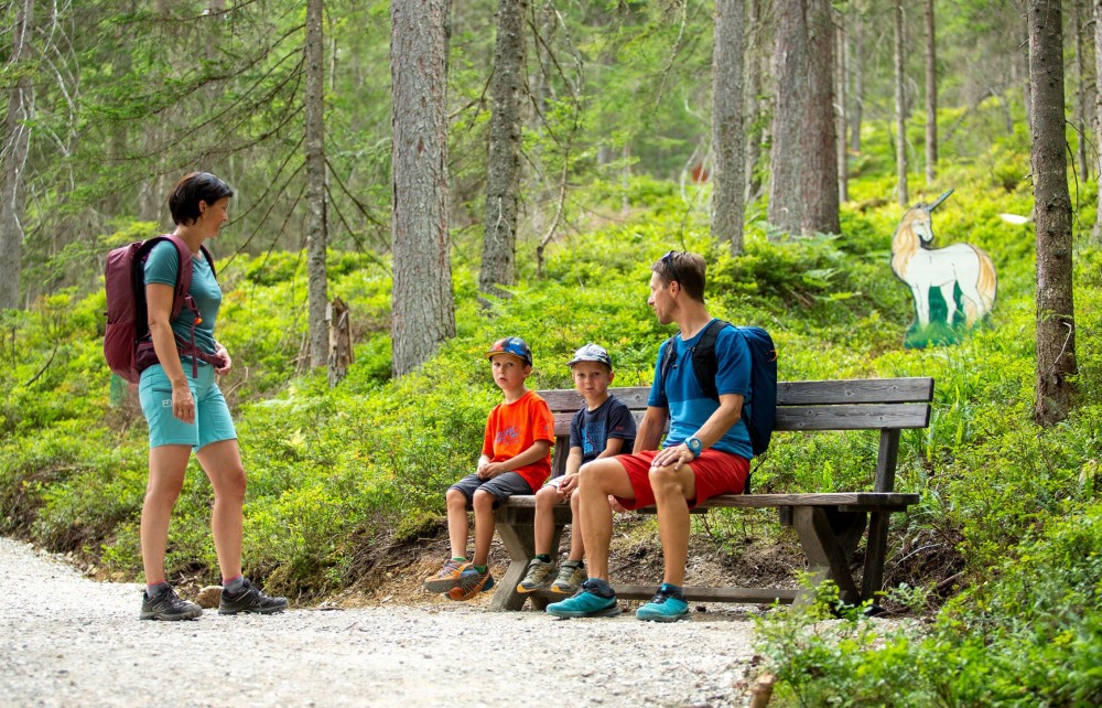 Familienzeit bei einer Wanderung 