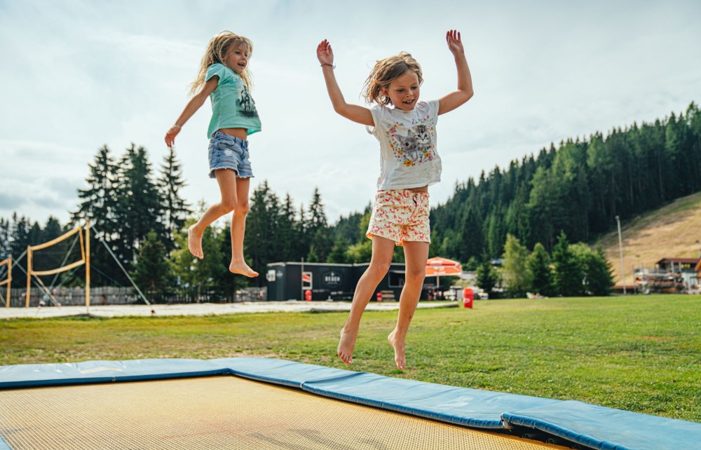 Spielplatz mit Trampolin