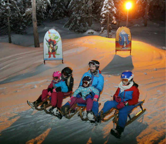 Nachtrodeln Familie mit Kindern am Rittisberg
