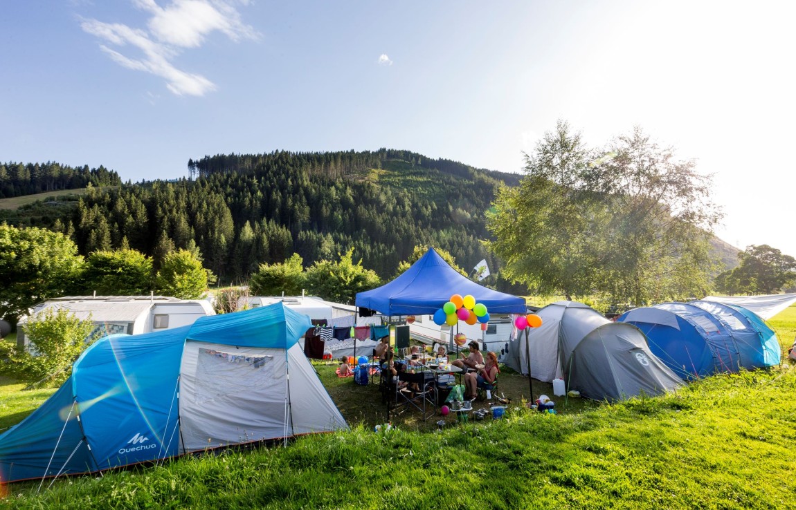 Familienurlaub im Zelt am Campingplatz