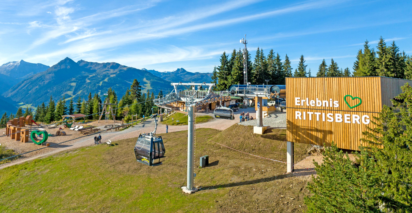 Neue Rittisbergbahn in Ramsau am Dachstein im Sommer, Panoramagondeln für beste Aussicht