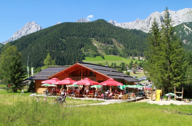 Waldcafé und Liftstüberl an der Talstation Rittisberg