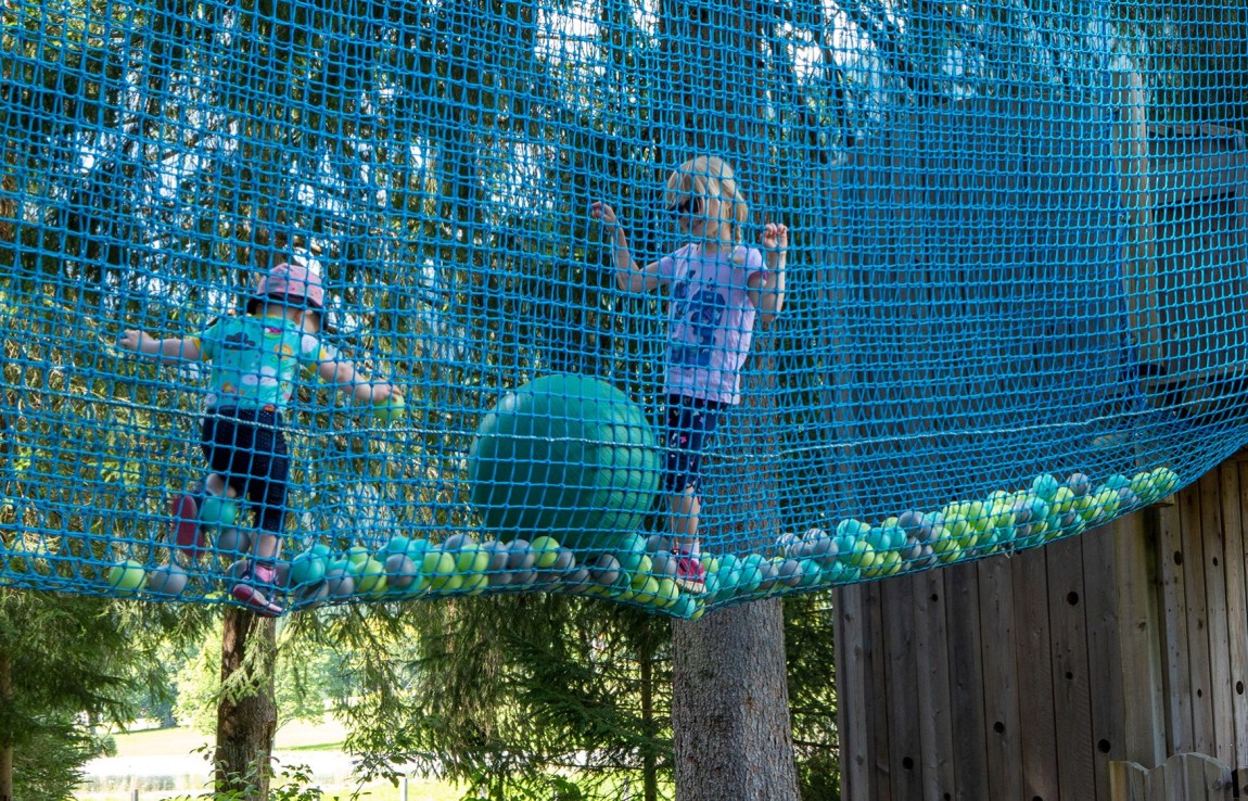 Fußball im Netz im Hochseilgarten Ramsau