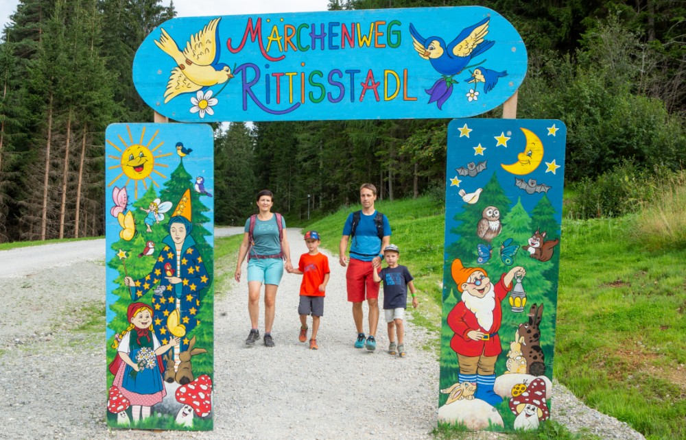 Familienwanderung am Märchenweg in Ramsau
