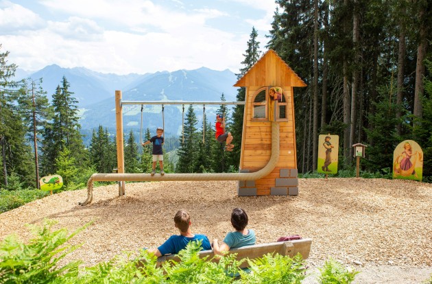 Märchenweg mit Spielstationen am Rittisberg