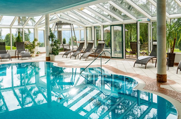 Schwimmbad im Hotel Lärchenhof