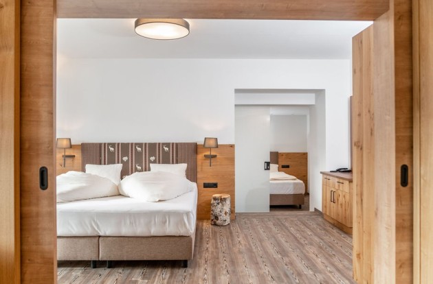 Hotelzimmer mit ausreichend Platz
