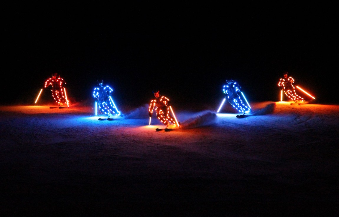 Formationsskifahren beim Schneefest am Rittisberg