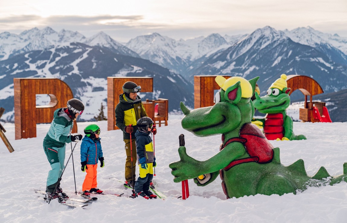 Kinder mit Kali im Skigebiet
